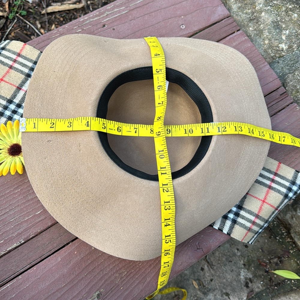 🩷 VINTAGE; Camel-Colored, Wide-Brimmed, 100% Wool Hat will keep you nice & Warm! - Picture 4 of 7